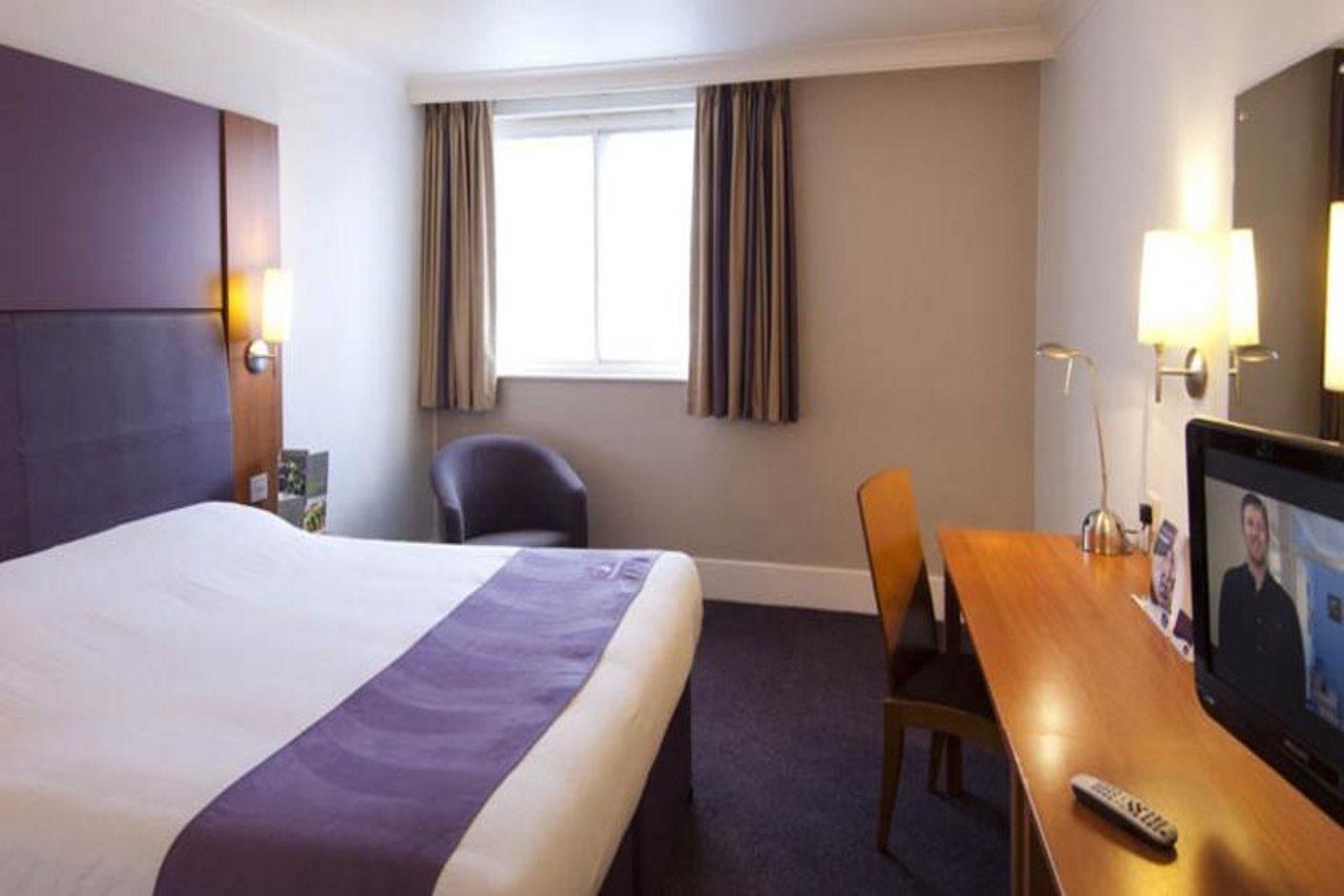 Premier Inn Hatfield Екстер'єр фото